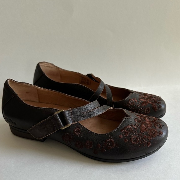 Taos Floral Embroidered Mary Jane Shoes In Dark Brown - Picture 2 of 7